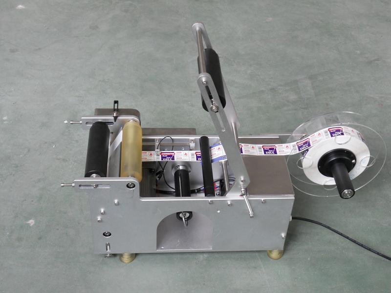 Semi-auto Round Bottle Adhesive Labeling Machine